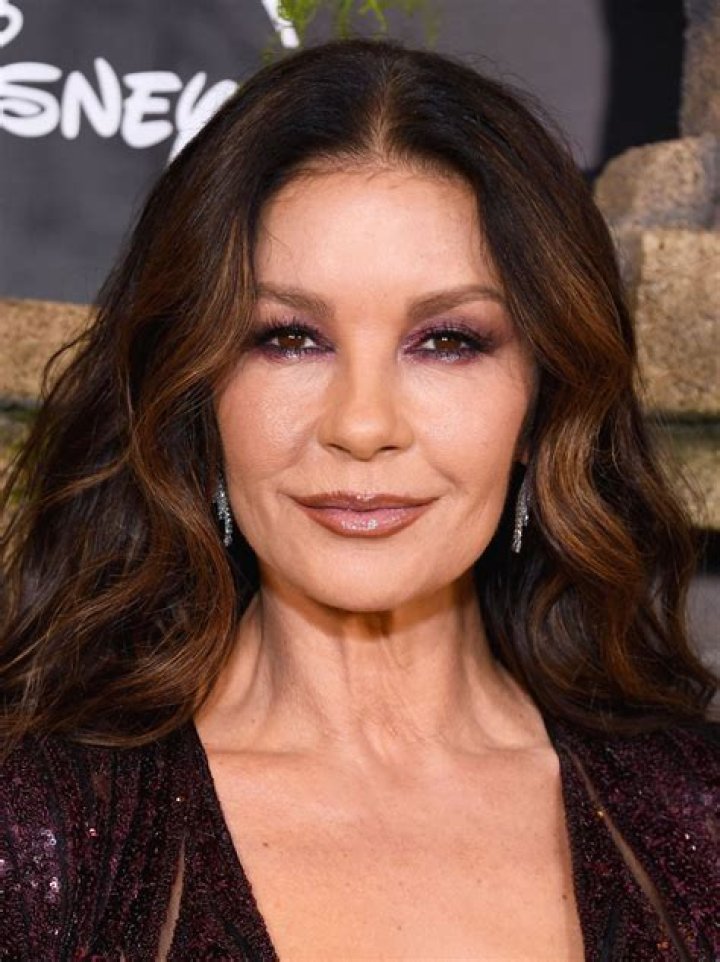 Catherine Zeta-Jones - Bio, Age, Net Worth, Height, Married, Nationality, Body Measurement, Career |