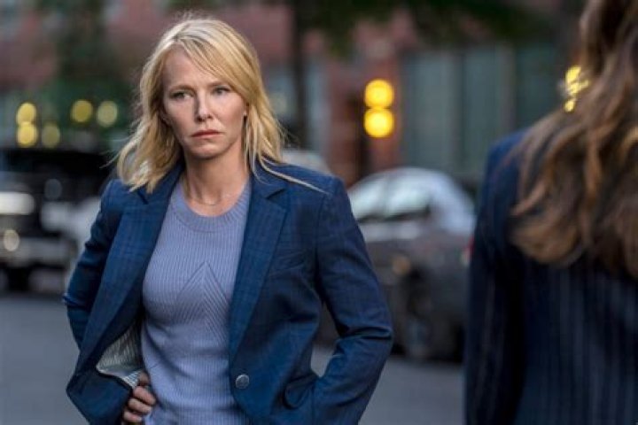 Kelli Giddish Biography