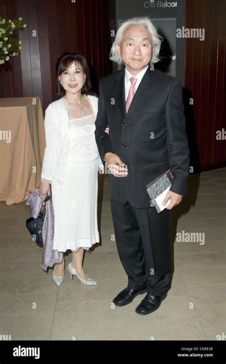 Michio Kaku Biography, Age, Height, Wife, Net Worth, Family