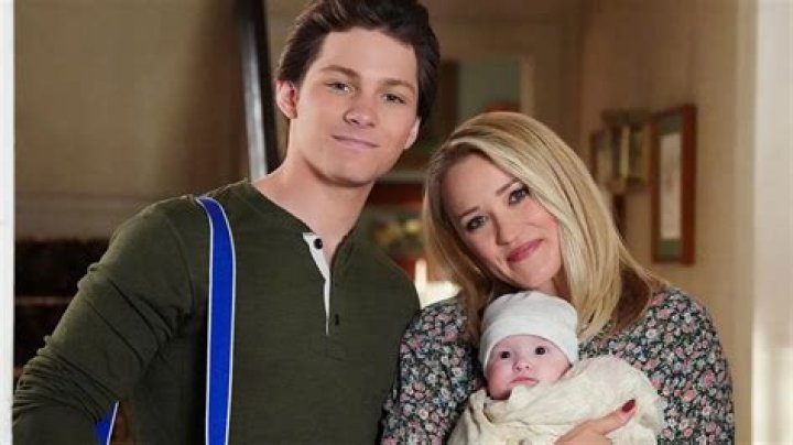 Unveiling Lucas Hedges' Dating History: Exclusive Insights