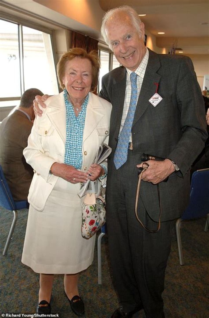 Who is Sir George Martin's first wife Sheena Chisholm, and where is she now?